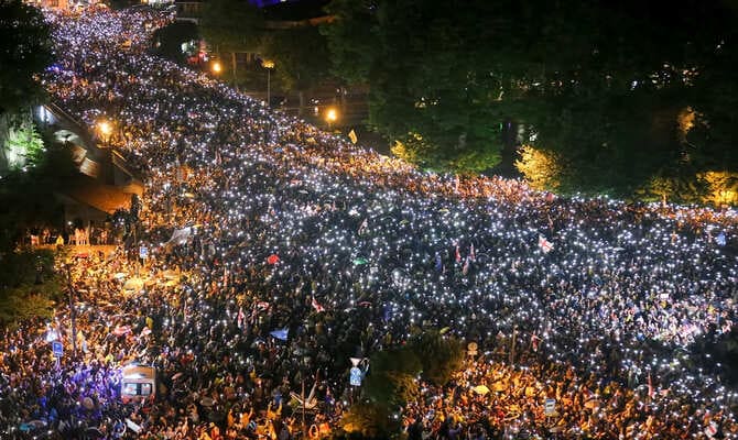 Gürcistan'da 50 Bin Kişi Protesto Yürüyüşüne Katıldı