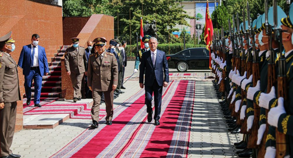 Hulusi Akar, Kırgızistan Cumhurbaşkanı ile görüştü