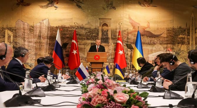 İstanbul'da Tarihi Müzakere: Rusya ve Ukrayna Masaya Dönüyor