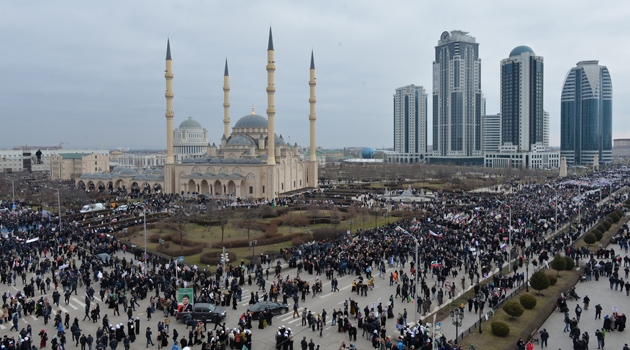 Bir milyon kişi, muhalefete karşı Kadirov’a destek mitingine çıktı