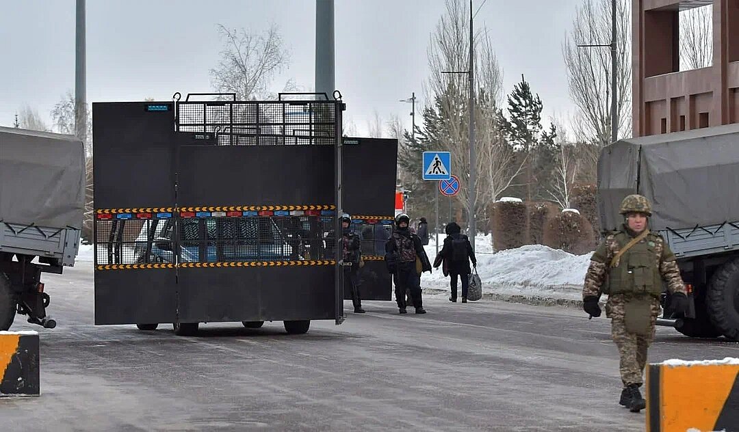 Kazakistan'da hükümet üst düzey gözaltılara başladı