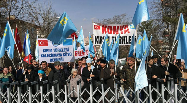 Kırım Tatarları, Rusya’nın Ankara Büyükelçiliği önünde toplandı