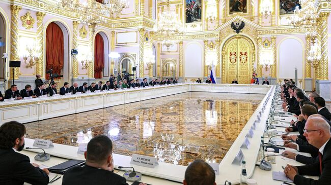 Kremlin'de Demografi ve Ekonomi Sorunları Masaya Yatırıldı