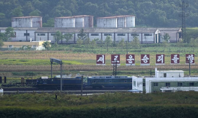 Kuzey Kore liderini taşıyan zırhlı tren Rusya'ya ulaştı
