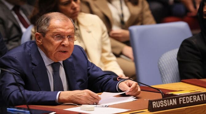 Lavrov: Paris, Ukrayna’yı Dışlayarak Diyalog Teklif Etti