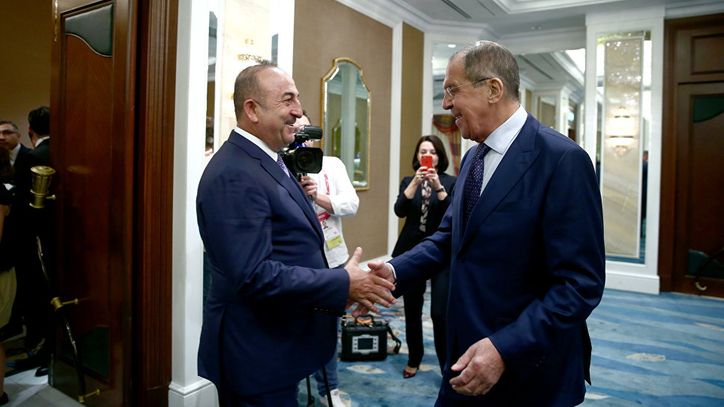 Lavrov ve Çavuşoğlu Singapur'da bir araya geldi