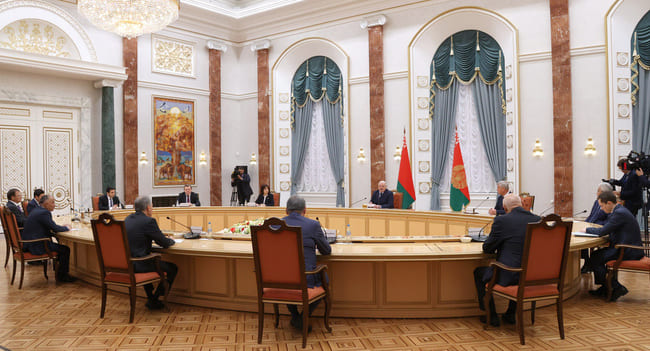 Lukaşenko’dan Rusya açıklaması: Elverişsiz şartlara rağmen anlaşmaya hazırdı