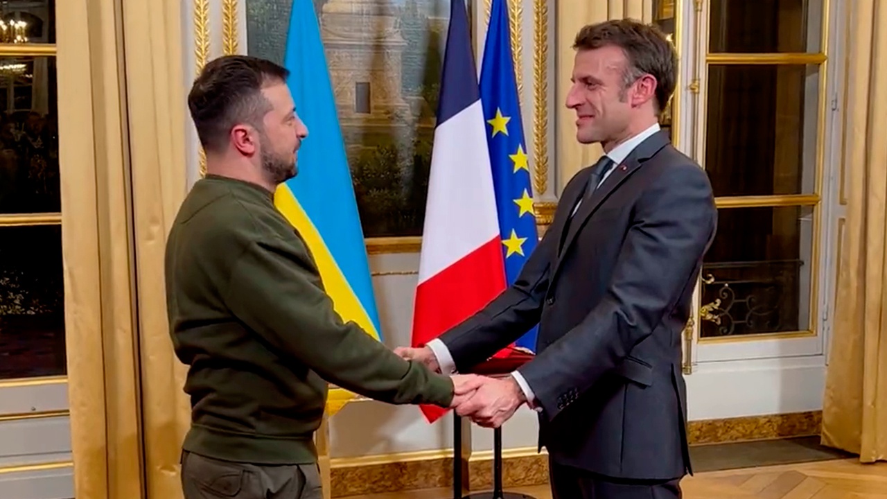 Macron: "Rusya'ya Yönelik Baskıyı Artırmaya Hazırız"