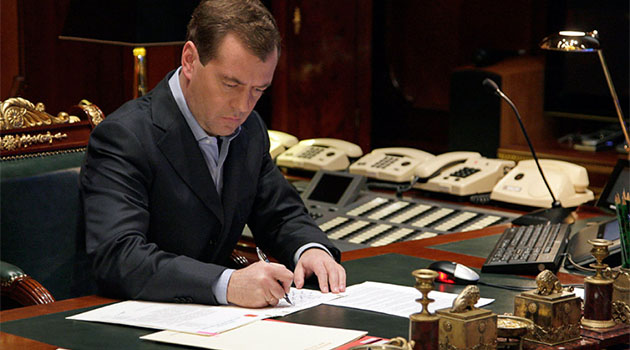 Medvedev imzaladı, Türkiye'ye uygulanan meyve-sebze ve işçi yasağı kalktı