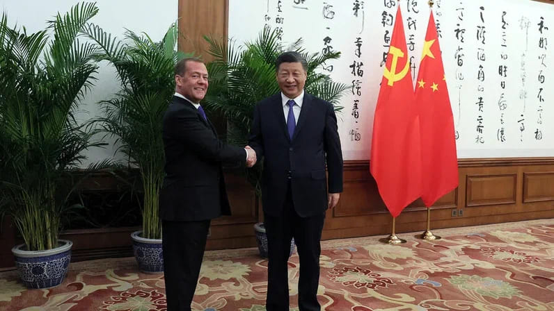 Medvedev, Pekin’de Çin Devlet Başkanı ile Ukrayna’yı görüştü