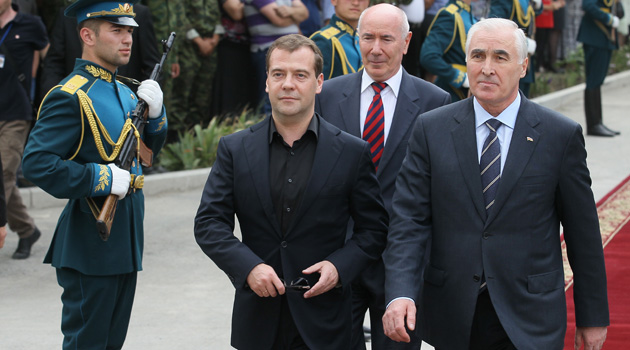 Güney Osetya’ya giden Medvedev: Gürcistan’ı barışa zorlama kararımız adil idi