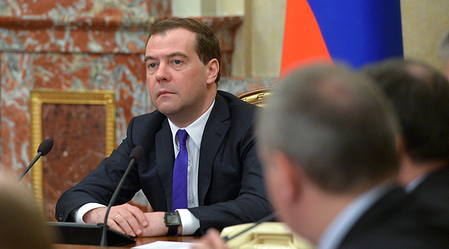 Medvedev: Ukrayna'da iktidar vatandaşlarını savunmalı