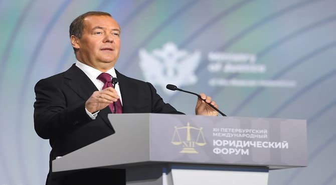 Medvedev’den ‘meşru müdafaa’ açıklaması