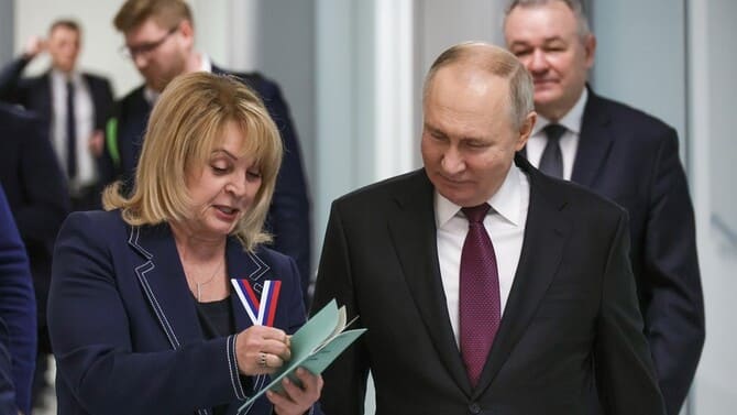 Merkez Seçim Komisyonu, Putin'in adaylığını onayladı