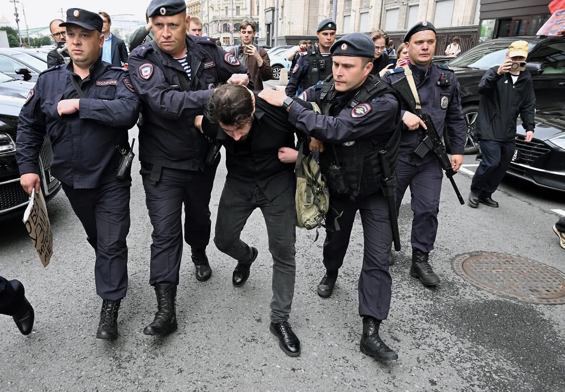 Moskova'da 'Aşırılıkçı İçerik Yasası' Protestoları: Eylemciler Gözaltına Alındı