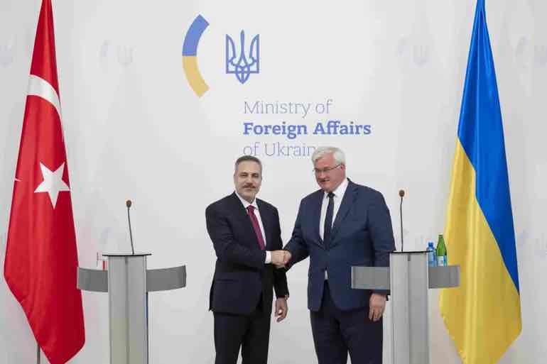 Müzakere Kapısı Aralanıyor Mu? Kiev: ''Putin-Zelenski Zirvesi Türkiye'de Olabilir''