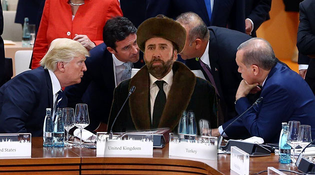 Nicolas Cage'in Kazakistan'da giydiği kostüm alay konusu oldu