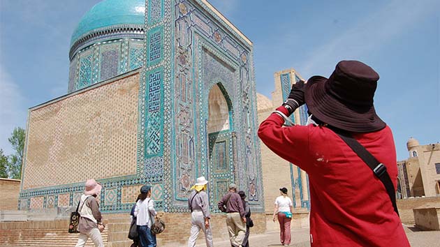 Özbekler, ülkelerini ziyaret eden 19 İzlandalı turisti arıyor