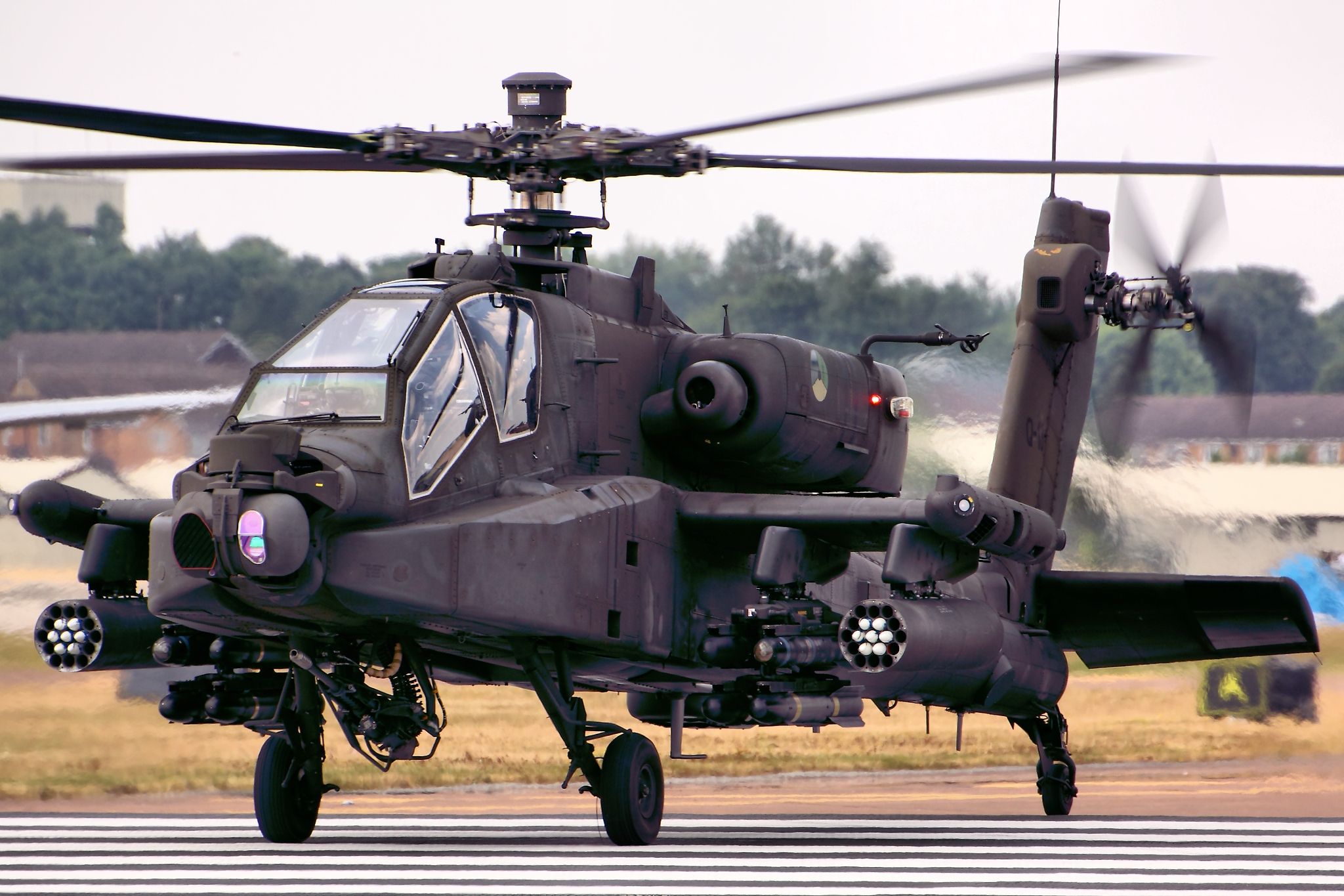 Polonya Silahlanmaya Hız Verdi; ABD'den 96 Adet Apache helikopter Aldı