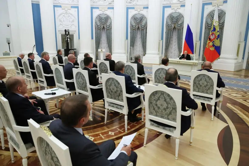 Putin, Ayağının Tozuyla Kurmaylarıyla Değerlendirme Toplantısı Yaptı