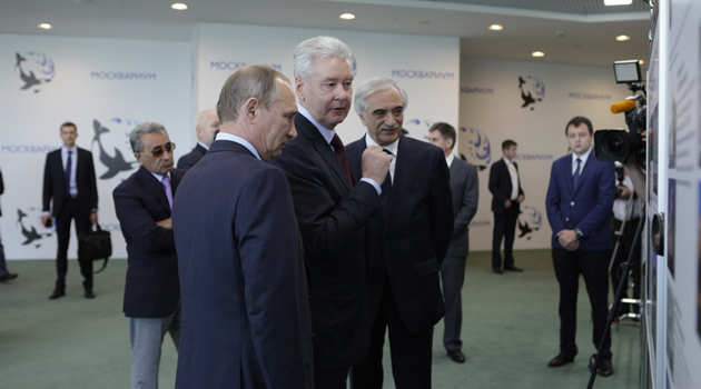 Putin, Moskova’da Azerbaycan Fuar Merkezi’ni ziyaret etti