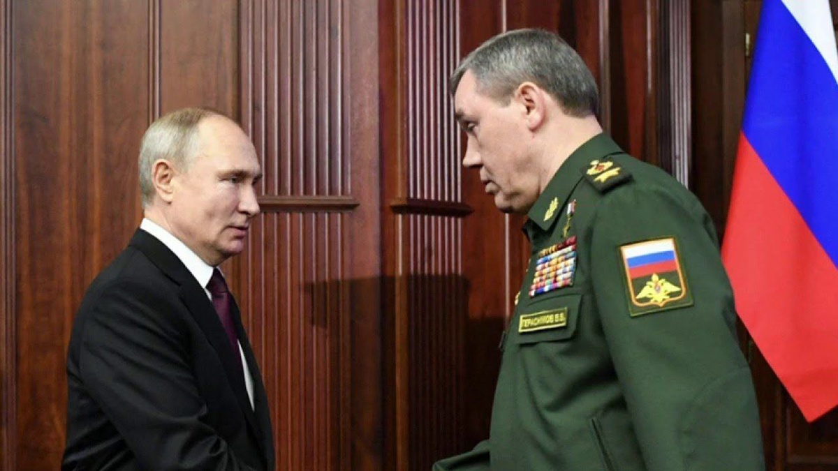 Putin, Genelkurmay Başkanı'nın Görev Süresini 5 Yıl Daha Uzattı