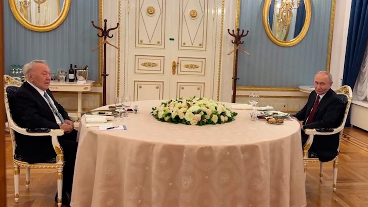 Putin, Kazakistan’ın Eski Cumhurbaşkanı Nazarbayev ile Görüştü