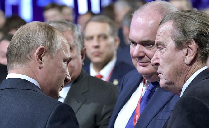 Putin, Kremlin'de Gerhard Schröder ile Bir Araya Geldi