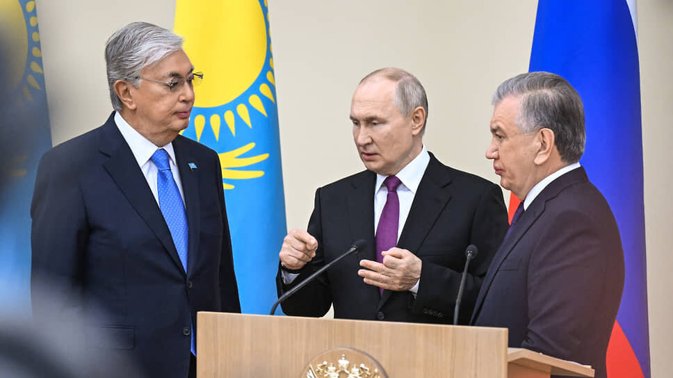 Putin, Kremlin'de Kazak ve Özbek Liderlerle Bir Araya Geldi