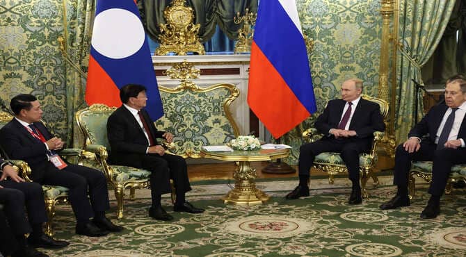 Putin Kremlin'de Laos Devlet Başkanı İle Görüştü