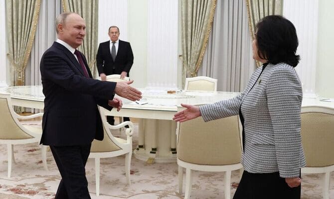 Putin, Kuzey Kore Dışişleri Bakanı ile Kremlin’de görüştü