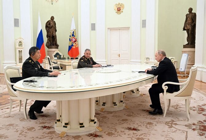 Putin, Moskova’da Çin Savunma Bakanı ile görüştü