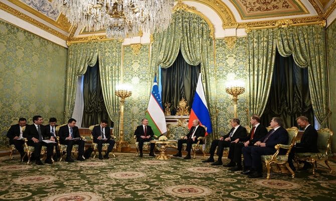 Putin, Özbekistan Cumhurbaşkanı’nı Kremlin'de ağırladı