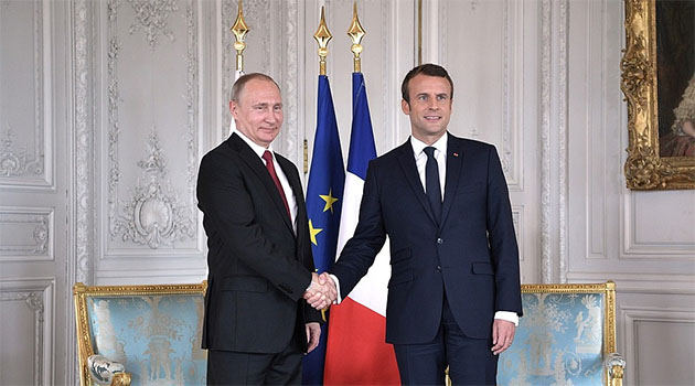 Putin ve Macron Paris'te bir araya geldi