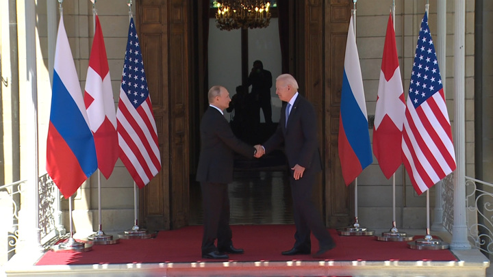 Putin ve Biden ilk kez bir araya geliyor, tarihi görüşme başladı!