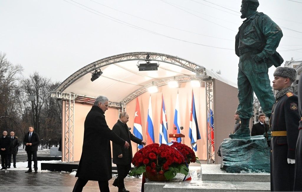 Putin ve Küba Devlet Başkanı Moskova'da Fidel Castro Anıtı’nı açtı