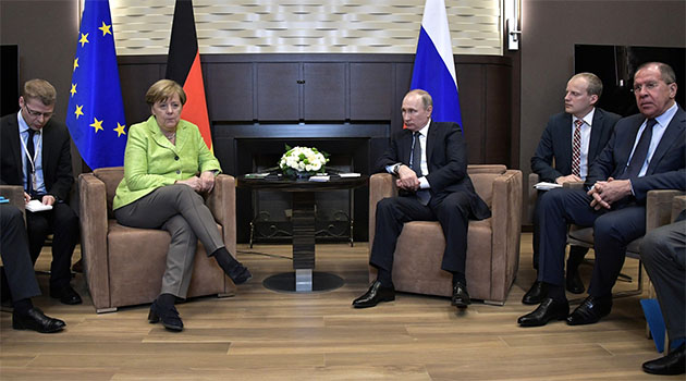 Putin ve Merkel Soçi'de bir araya geldi: Gündem yoğun