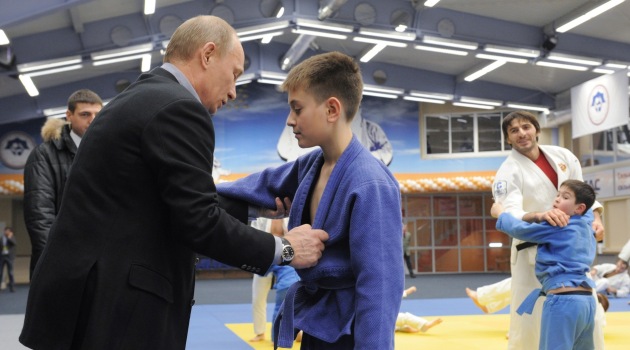 Putin’den judo taktikleri alan küçükler büyüklerini devirdi 