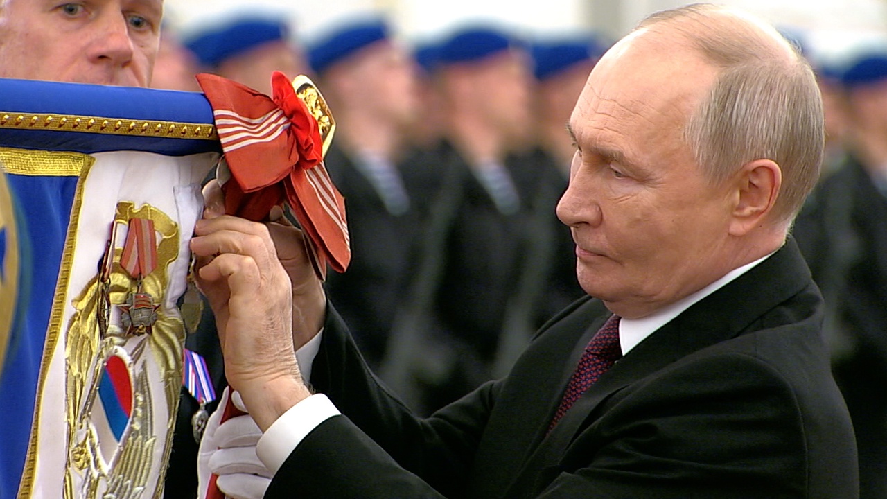 Putin'den Askeri Mezunlara "Gereken Yere Kadar Gideceğiz"