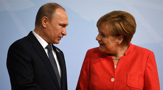 Putin'den Merkel'e 'seçim tebriği' telefonu