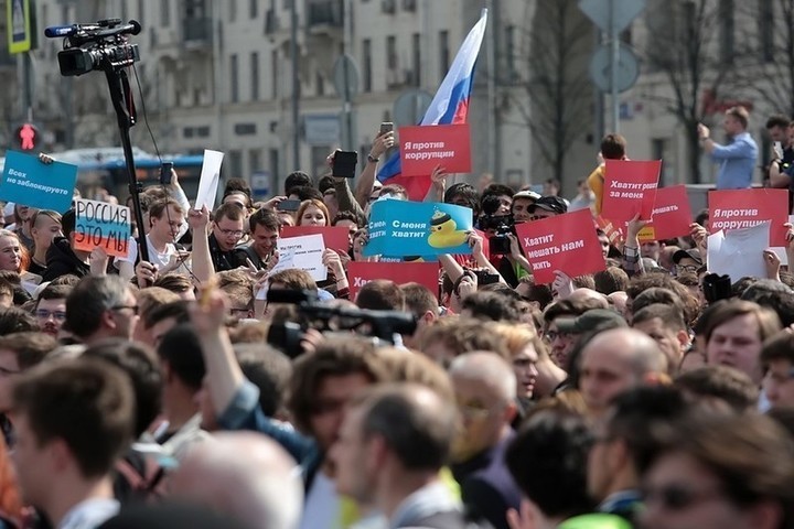 Putin’e oy vereceğini söyleyen gençlerin oranında rekor düşüş