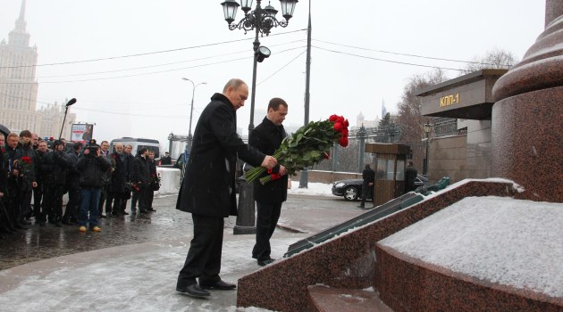 Putin ve Medvedev'den, reformcu Rus lider Stolıpin’e karanfil