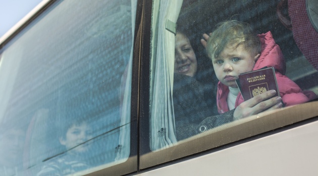 Suriye’den tahliye edilen Rusya vatandaşları Moskova’ya geldi