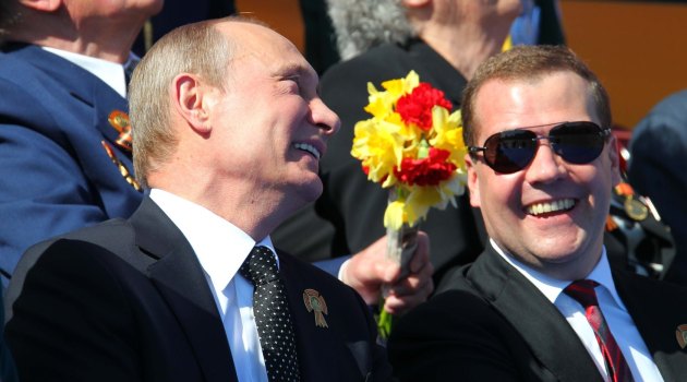 Putin ve Medvedev’e destek yükselişte