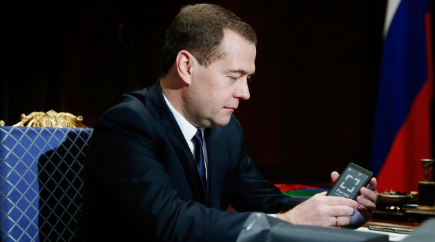 Medvedev’den Obama’ya telefon önerisi