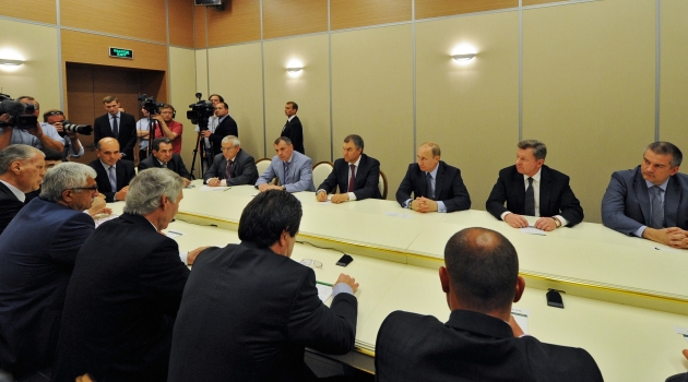Putin: Kırım Tatarları pazarlık konusu olmamalı
