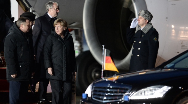 Merkel ve Hollande sürpriz zirve için Moskova’da