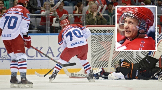 Putin buz pistine indi, 2 gol attı