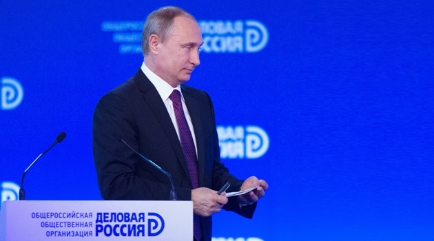 Putin: İş dünyası düşük ruble şansını değerlendirmeli