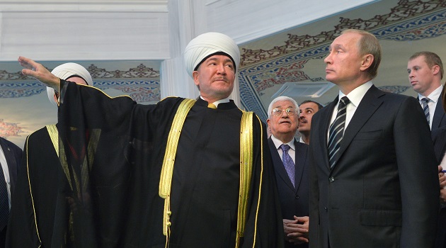 Putin: IŞİD büyük din İslamiyet'e leke sürüyor